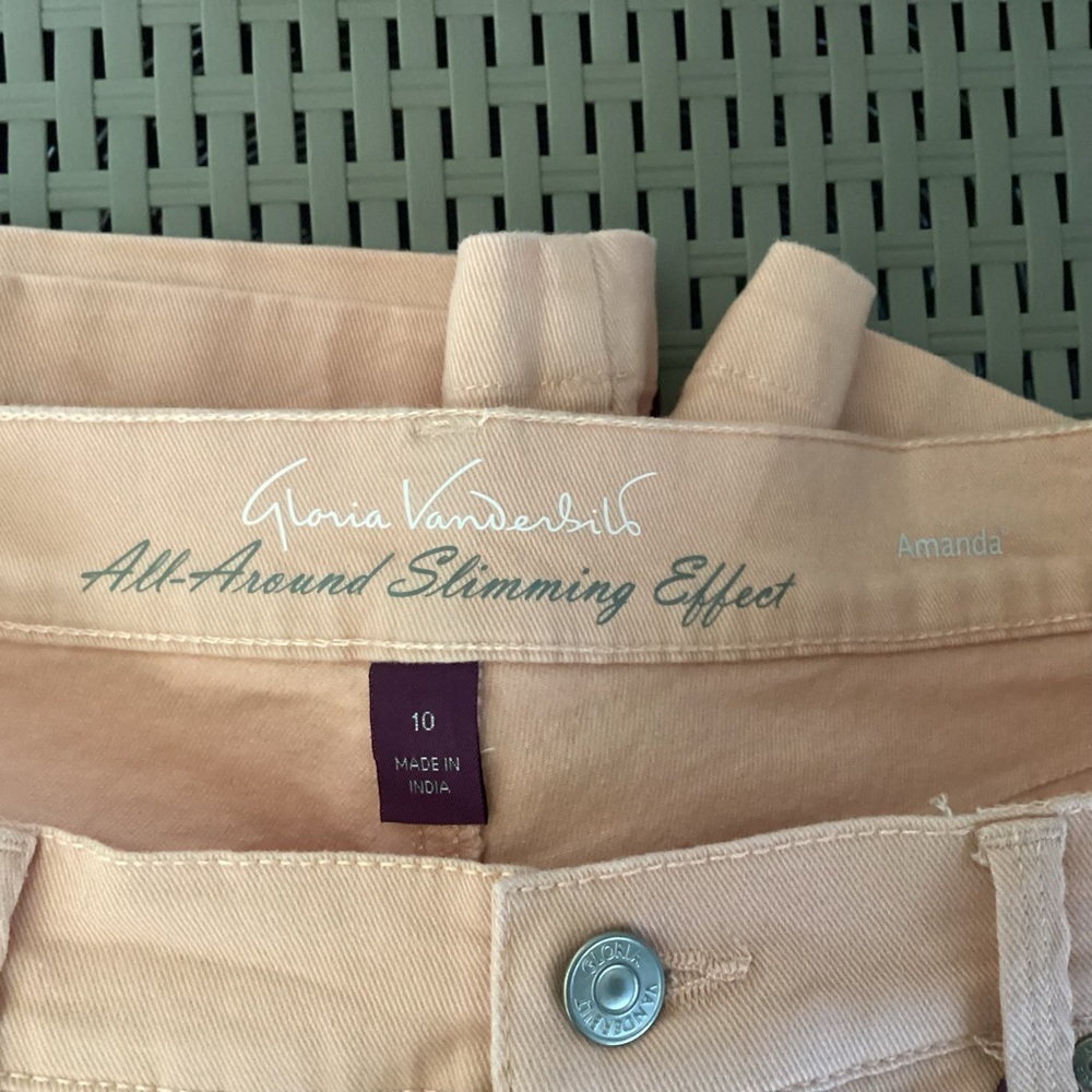 Gloria Vanderbilt Amanda NWT Women’s Peach Denim Shorts.  Size 10 - Picture 3 of 9
